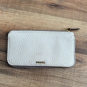 Fossil Cream Pebbled Leather Zip Wallet with Gold Logo
